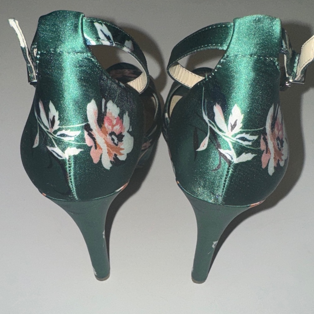 Jessica Simpson Dark Green Floral Heels - Picture 3 of 7